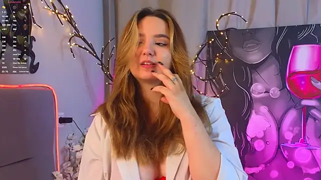 Snapshot of LucilleMcBride chatting on December 2025 06:21:01 AM LucilleMcBride online show from December 2025 06:21:01 AM