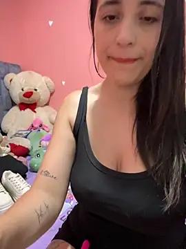 GiaDuque online show from November 2025 11:43:02 AM