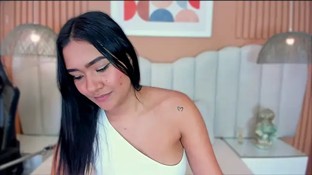 noa moon online show from December 2025 02:28:01 AM