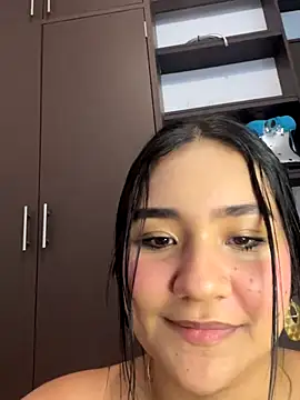 Snapshot of noa_moon chatting on December 2025 04:14:02 PM noa moon online show from December 2025 04:14:02 PM