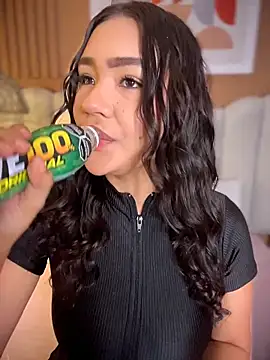 Snapshot of noa_moon chatting on February 2026 02:39:02 AM noa moon online show from February 2026 02:39:02 AM