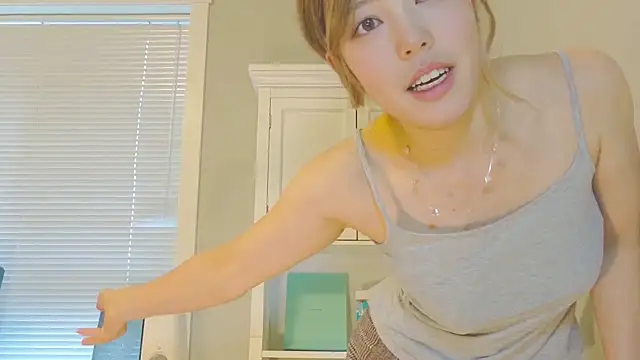 Snapshot of Nana_with chatting on November 2025 05:38:01 PM Nana with online show from November 2025 05:38:01 PM