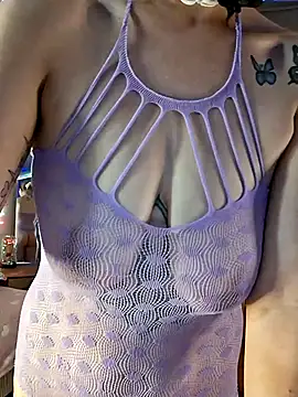 Snapshot of PeachyAriel chatting on April 2026 02:28:01 AM PeachyAriel online show from April 2026 02:28:01 AM