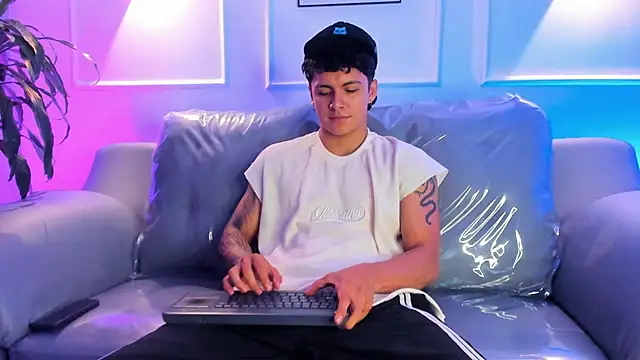 Leo santoro online show from March 2026 01:38:02 PM