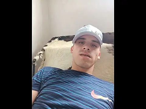 Snapshot of alex-golden chatting on December 2025 05:22:02 PM alex-golden online show from December 2025 05:22:02 PM