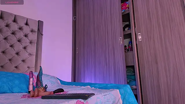 dreamsussi online show from April 2026 09:39:33 PM