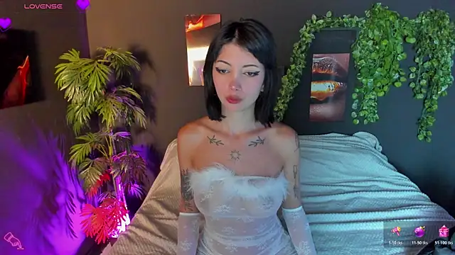 Evelyn Russoo online show from October 2025 01:56:02 PM