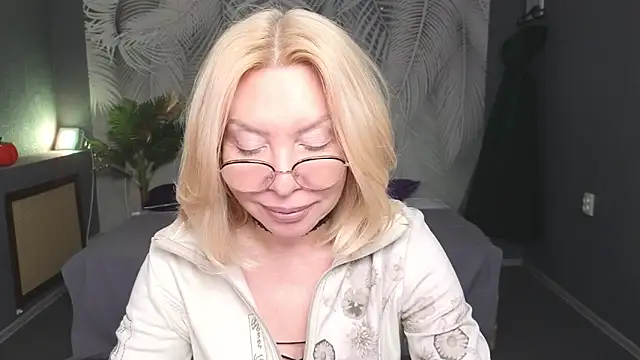 Wendy Waves online show from November 2025 01:11:01 PM