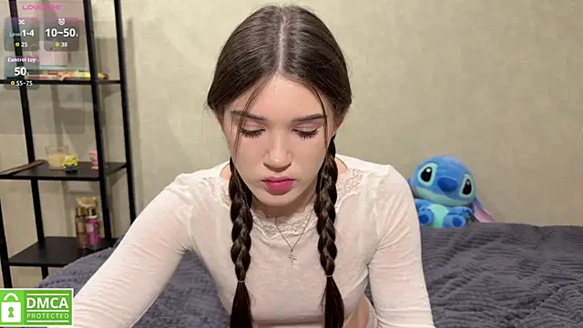 Snapshot of MollyBaby chatting on October 2025 02:38:01 PM MollyBaby online show from October 2025 02:38:01 PM