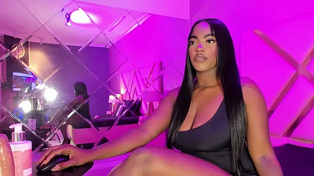 Snapshot of ReinaMiah chatting on September 2025 04:01:02 AM ReinaMiah online show from September 2025 04:01:02 AM