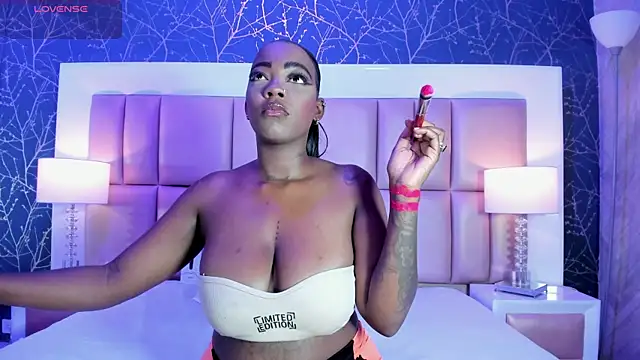 Snapshot of ReinaMiah chatting on October 2025 03:50:01 AM ReinaMiah online show from October 2025 03:50:01 AM