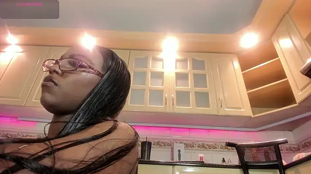 Snapshot of ReinaMiah chatting on November 2025 03:39:01 AM ReinaMiah online show from November 2025 03:39:01 AM