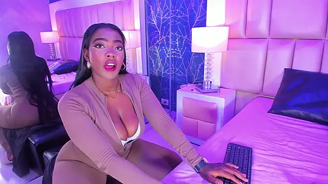 Snapshot of ReinaMiah chatting on November 2025 12:08:02 PM ReinaMiah online show from November 2025 12:08:02 PM