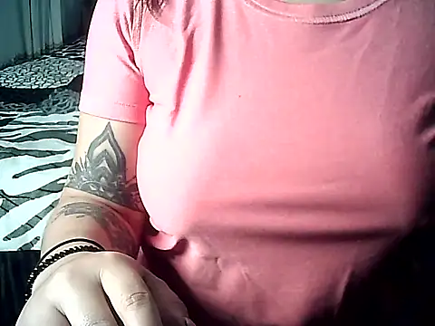 FallsForHerSmile online show from September 2025 12:11:01 AM