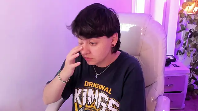 Nathaly ds online show from April 2026 06:23:01 PM