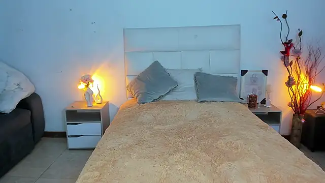 hannahdvil1 online show from November 2025 11:43:01 AM