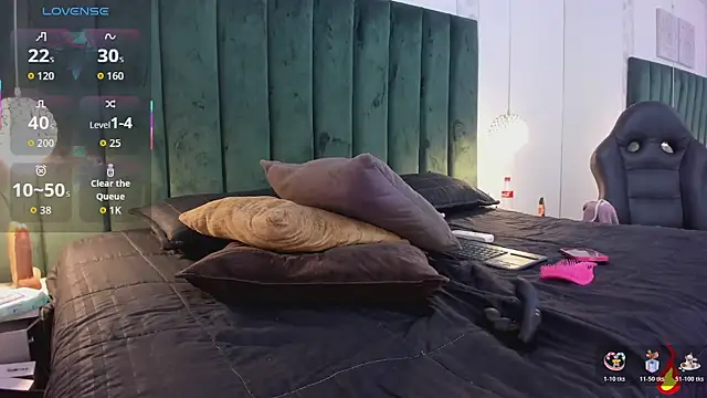 PaulinaGame online show from December 2025 08:04:02 PM