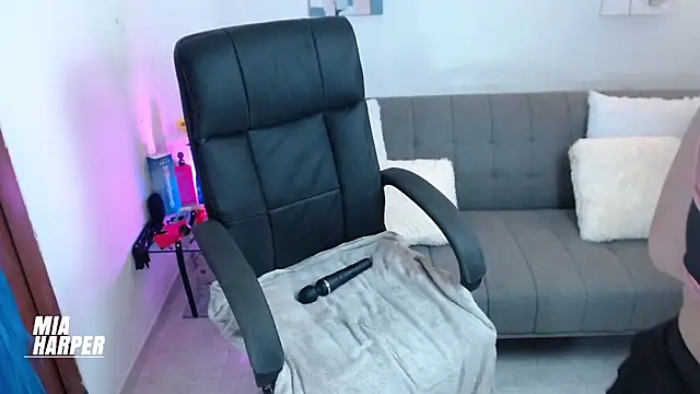 Snapshot of Mia_HarperX_ chatting on October 2025 03:38:01 AM Mia HarperX  online show from October 2025 03:38:01 AM