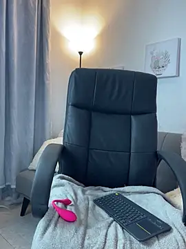 Snapshot of Mia_HarperX_ chatting on October 2025 09:37:01 PM Mia HarperX  online show from October 2025 09:37:01 PM