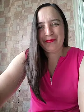 Snapshot of EvelinCutex chatting on June 2026 06:03:02 AM EvelinCutex online show from June 2026 06:03:02 AM