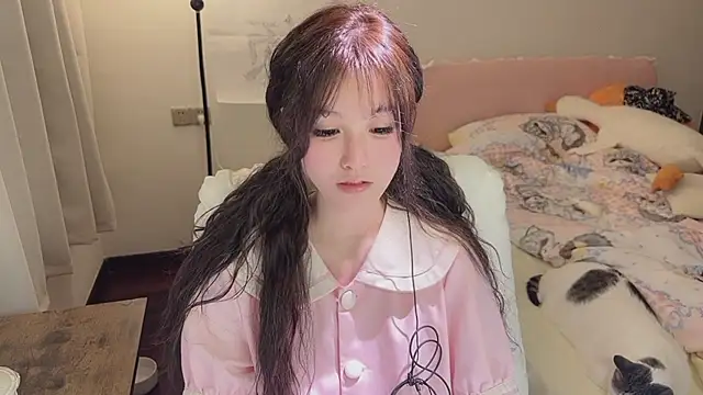 Snapshot of FuFu-puff chatting on November 2025 02:49:01 PM FuFu-puff online show from November 2025 02:49:01 PM