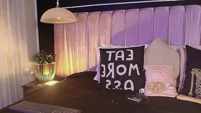 Dannyaa  online show from October 2025 12:14:02 PM