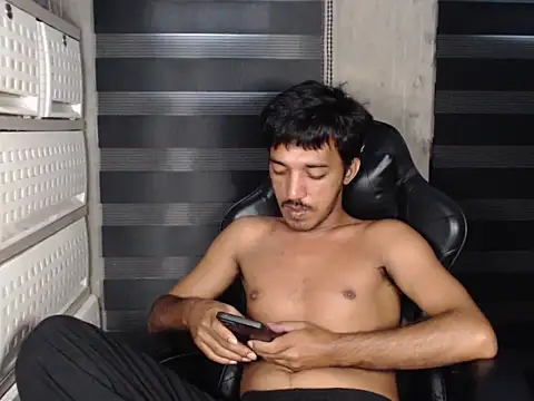 Snapshot of RowyCam chatting on November 2025 01:06:02 AM RowyCam online show from November 2025 01:06:02 AM