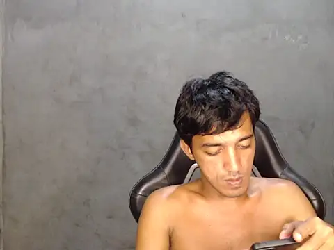 Snapshot of RowyCam chatting on December 2025 08:08:02 AM RowyCam online show from December 2025 08:08:02 AM