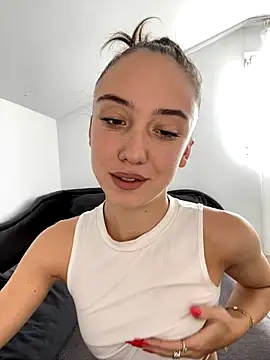 Snapshot of CristinaSww chatting on October 2025 01:11:02 PM CristinaSww online show from October 2025 01:11:02 PM