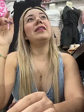 Snapshot of Fabii15 chatting on September 2025 10:43:01 PM Fabii15 online show from September 2025 10:43:01 PM