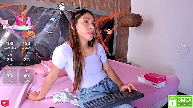 Selene  Lopez  online show from November 2025 08:22:02 PM