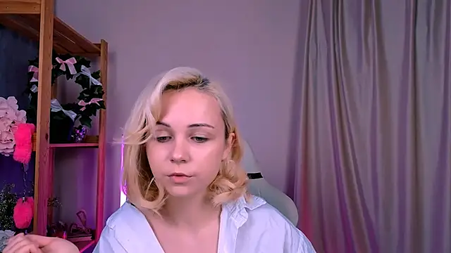 Charlotte Colinss online show from September 2025 04:28:01 AM