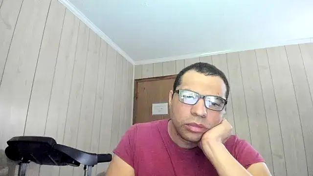 Snapshot of NaturalBeautyQueen chatting on June 2026 08:00:02 PM NaturalBeautyQueen online show from June 2026 08:00:02 PM