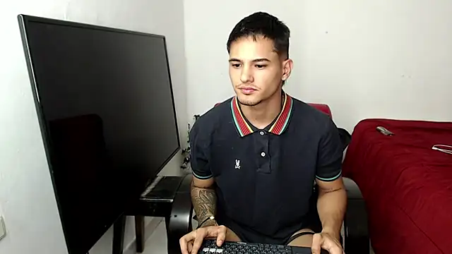 Alex mojica online show from February 2026 06:01:01 AM