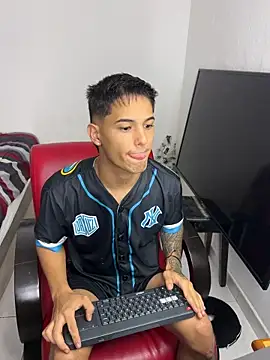 Alex mojica online show from February 2026 07:01:01 AM