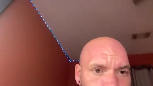 bearcub300 online show from November 2025 05:08:02 AM