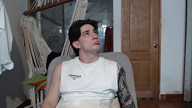 Snapshot of AteneoJr chatting on November 2025 04:12:01 AM AteneoJr online show from November 2025 04:12:01 AM