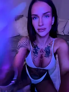 Snapshot of Nikki__Foxx chatting on October 2025 09:01:01 PM Nikki  Foxx online show from October 2025 09:01:01 PM