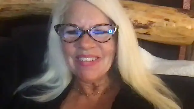 Snapshot of SubMissOlivia chatting on October 2025 04:30:02 PM SubMissOlivia online show from October 2025 04:30:02 PM