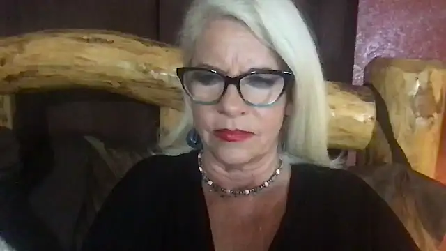 Snapshot of SubMissOlivia chatting on November 2025 02:12:01 AM SubMissOlivia online show from November 2025 02:12:01 AM