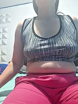 vaneza1999 online show from September 2025 06:35:01 PM