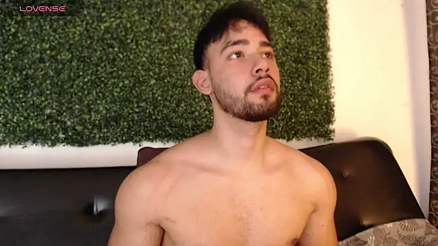 Snapshot of sam_ford_2 chatting on November 2025 10:47:02 PM sam ford 2 online show from November 2025 10:47:02 PM