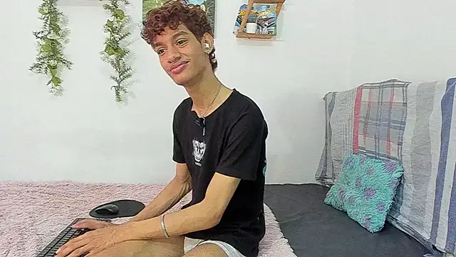 Snapshot of Peterfrost19 chatting on November 2025 03:23:02 PM Peterfrost19 online show from November 2025 03:23:02 PM