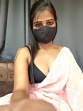 Snapshot of Misss-julli chatting on October 2025 04:38:02 PM Misss-julli online show from October 2025 04:38:02 PM