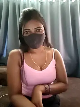 Snapshot of Misss-julli chatting on October 2025 05:41:02 AM Misss-julli online show from October 2025 05:41:02 AM