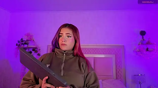 Snapshot of AlanaOdison chatting on October 2025 05:19:02 AM AlanaOdison online show from October 2025 05:19:02 AM