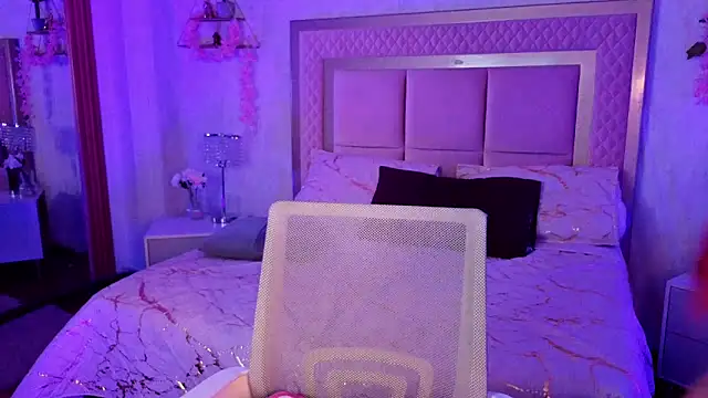 Snapshot of AlanaOdison chatting on November 2025 09:03:02 PM AlanaOdison online show from November 2025 09:03:02 PM