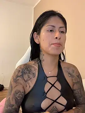 Snapshot of mrskarmaa chatting on October 2025 03:47:02 PM mrskarmaa online show from October 2025 03:47:02 PM