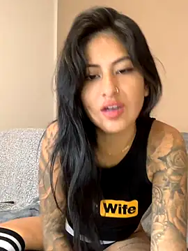 Snapshot of mrskarmaa chatting on November 2025 06:34:02 AM mrskarmaa online show from November 2025 06:34:02 AM