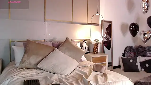 Snapshot of Lina_Montclair chatting on October 2025 10:20:02 PM Lina Montclair online show from October 2025 10:20:02 PM